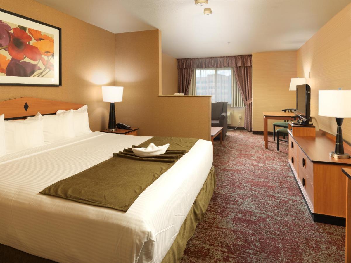 Crystal Inn Hotel & Suites - Midvalley Murray Bagian luar foto