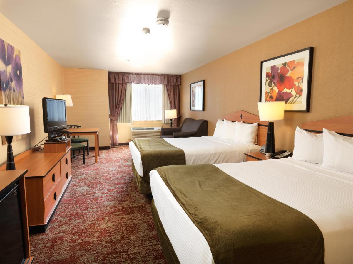 Crystal Inn Hotel & Suites - Midvalley Murray Bagian luar foto